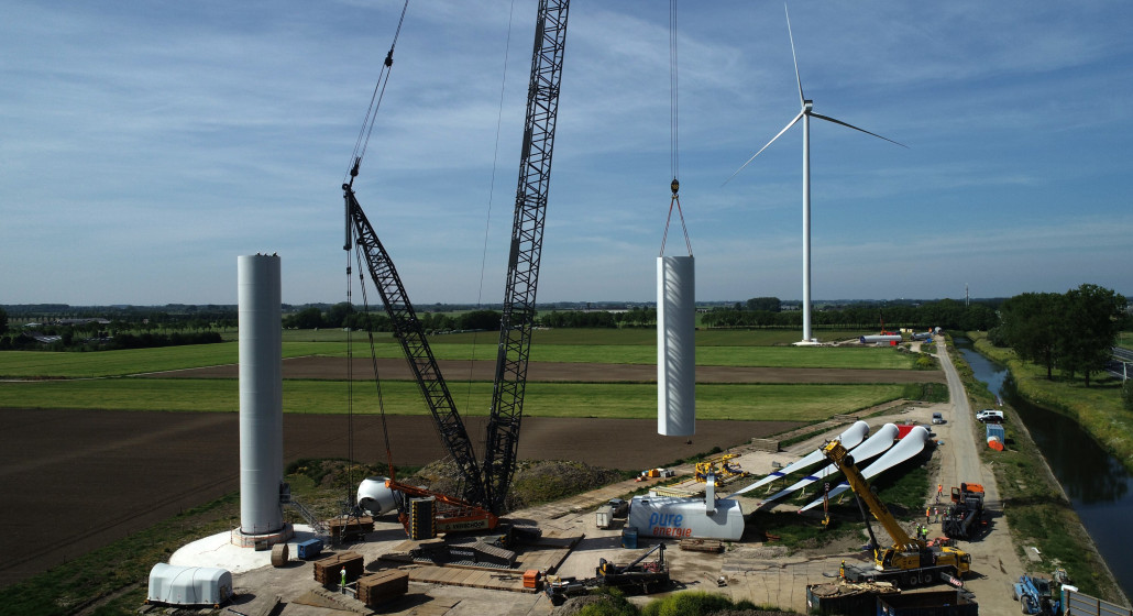 Bouw van een windpark hijswerkzaamheden