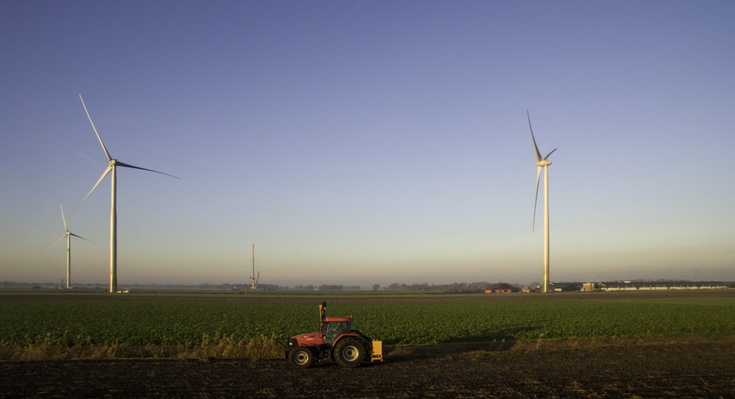 Windpark met tractor